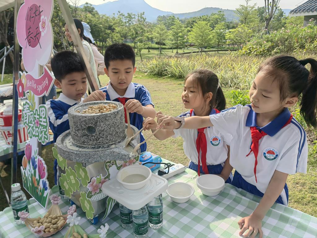 深圳市水库小学参加“春耕计划”开耕仪式暨金秋种植总结会