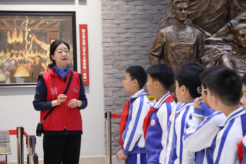 清明祭英烈主题教育