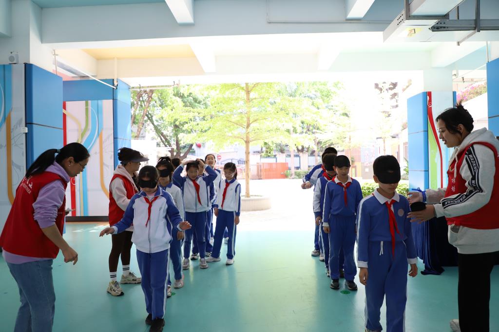 红岭小学·舒心课程｜拥抱星星，让爱发光