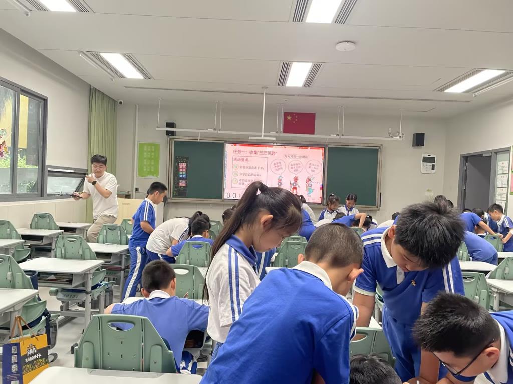 卢老师上课图