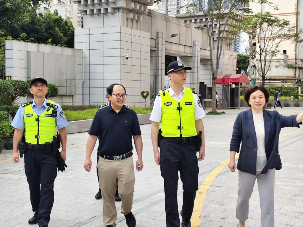 市公安局罗湖分局局长莅临布心中学调研指导校园安全工作