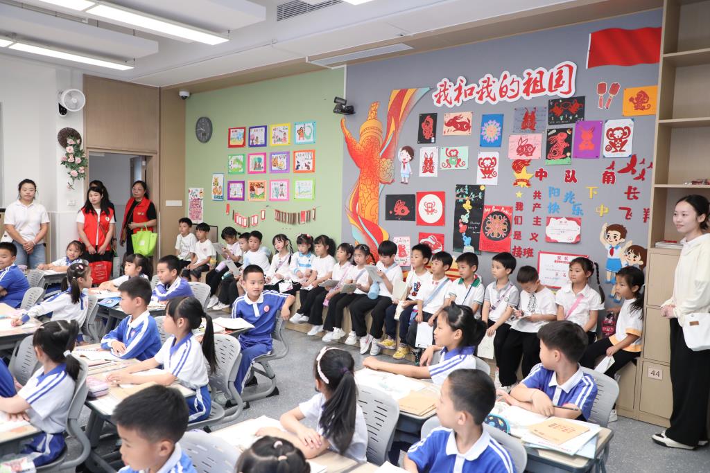 嘉宝田幼儿园小朋友探校记