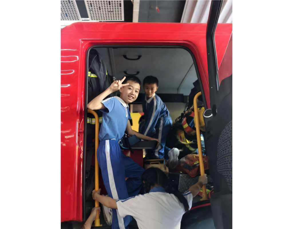 深圳市罗湖未来学校师生走进清水河特勤消防救助站