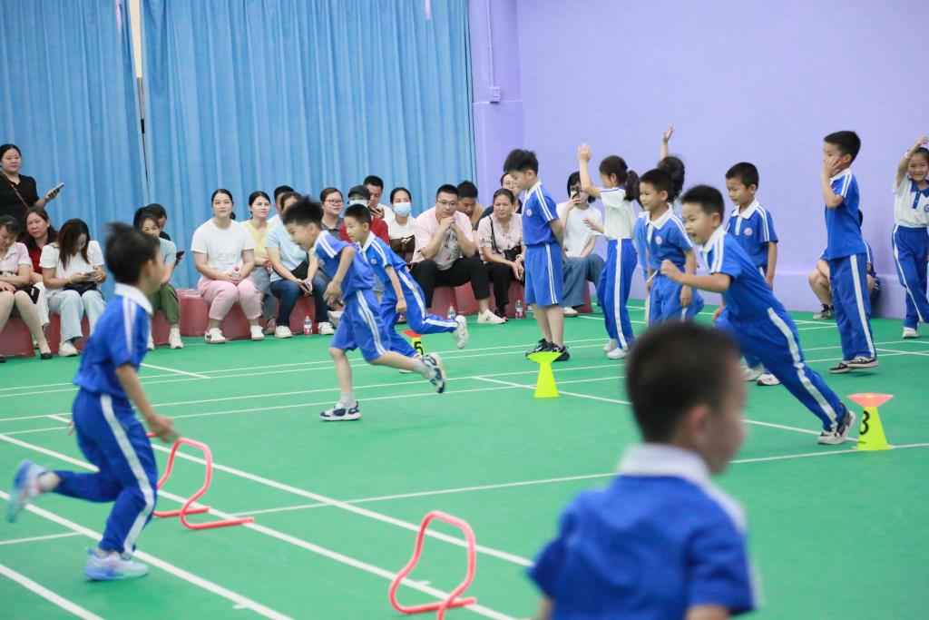 深圳市莲南教育集团安芳小学举行家长开放日活动