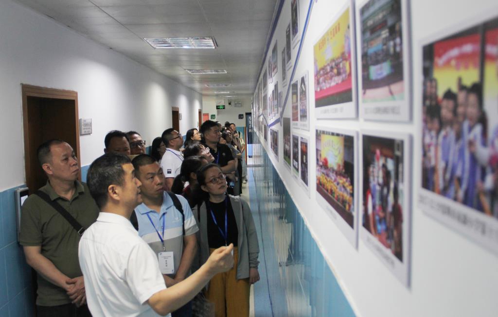 潮州市潮安区中小学骨干教师赴深圳市南湖小学开展德育交流活动