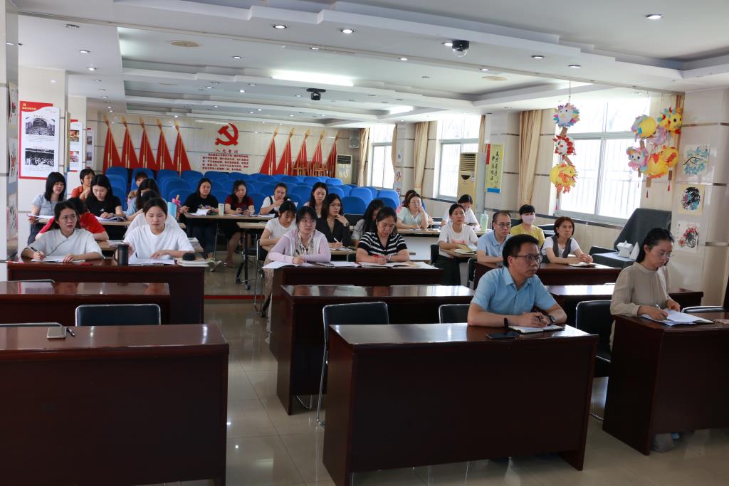 深圳市笋岗小学举行2025年高质量发展班主任培训会