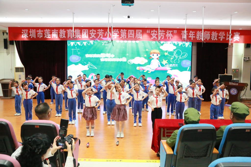 退伍老兵廖其定走进深圳市莲南教育集团安芳小学讲课