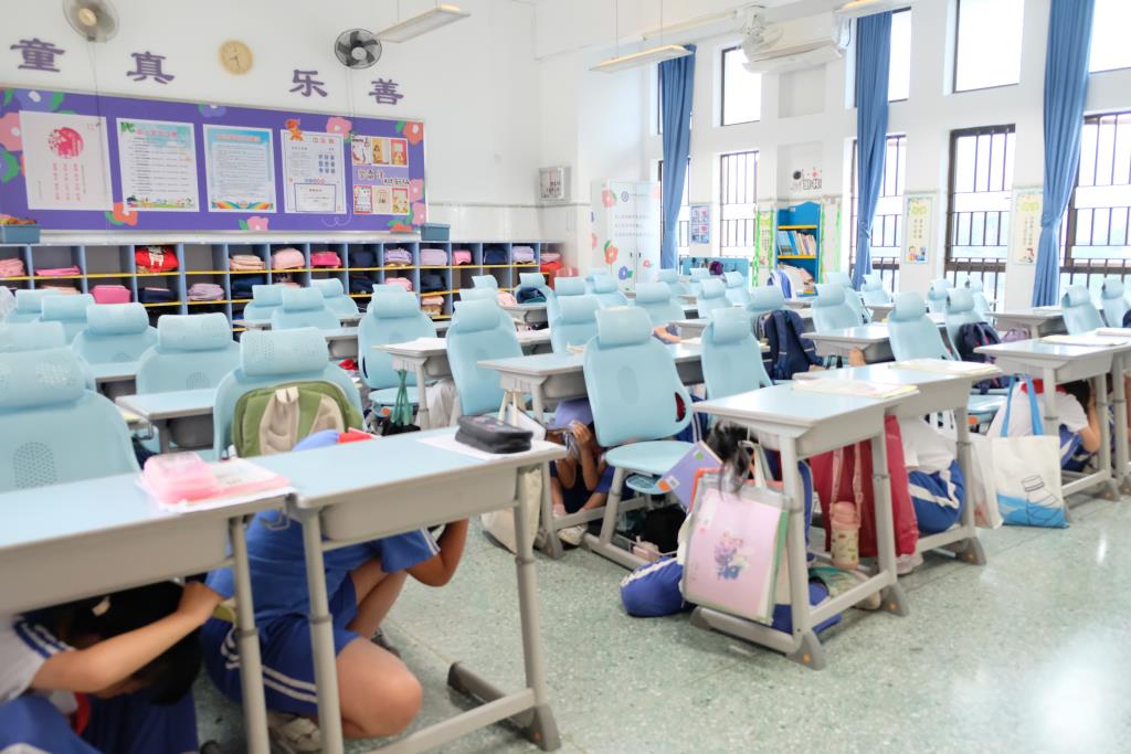 深圳市莲南教育集团安芳小学举行防震应急疏散演练