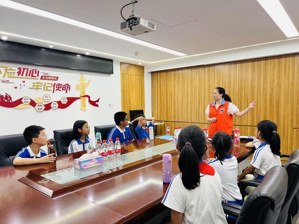 洪湖小学“每周半天计划”出新招：破剧本杀迷局，筑牢禁毒防线