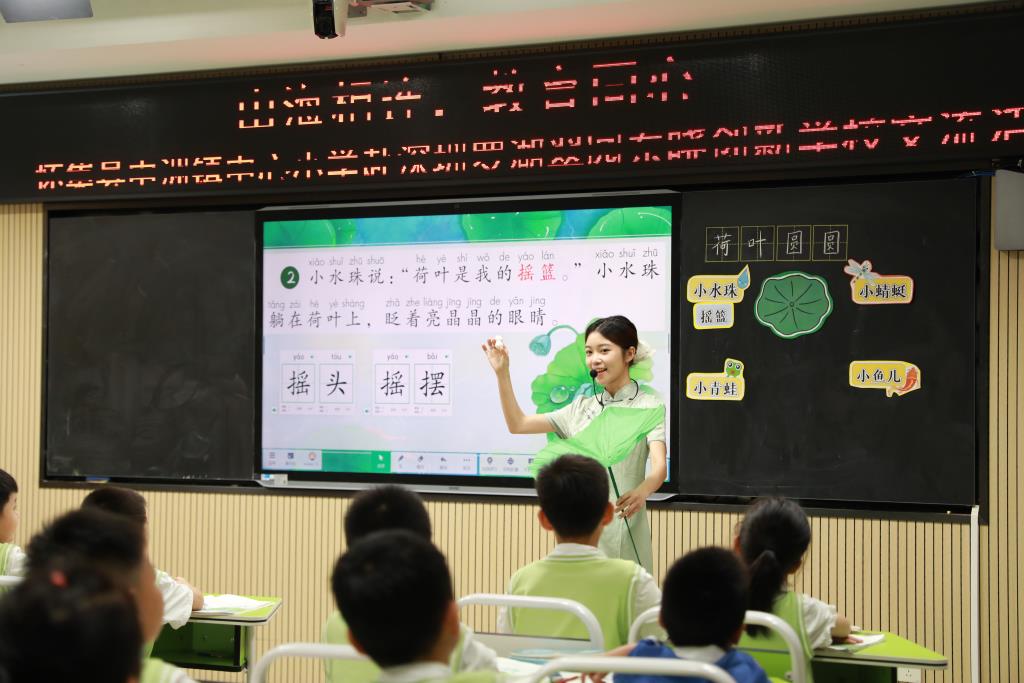 怀集县中洲镇中心小学到翠园东晓创新学校开展交流活动