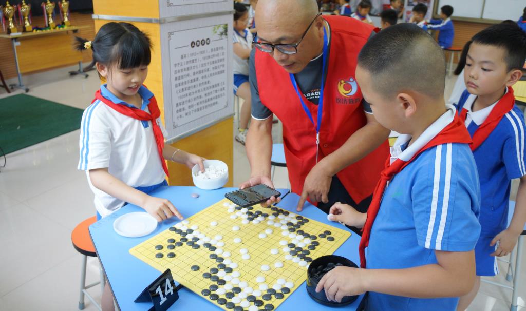 深圳市南湖小学第三届“校长杯”围棋赛落子生辉