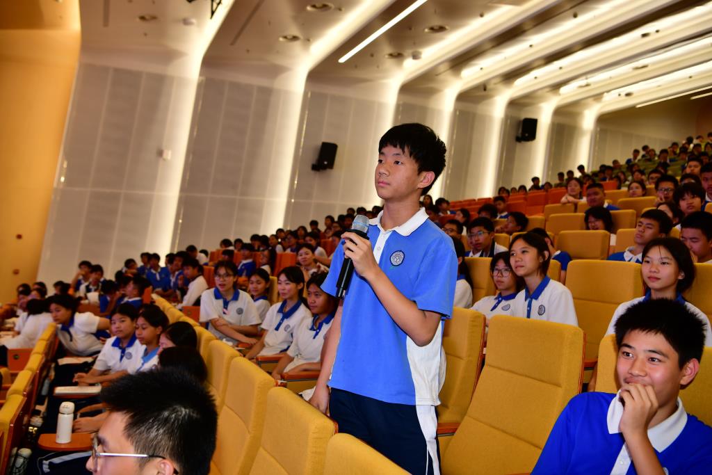 松泉实验学校举办”罗湖区青少年量子科技大讲堂”活动