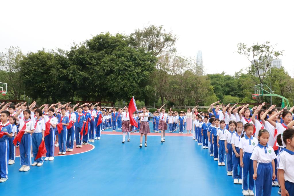 深圳市洪湖小学举行2025年新少先队员入队仪式