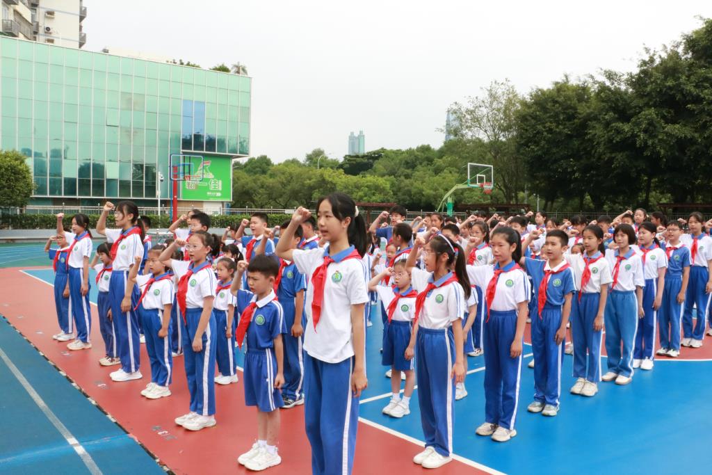 深圳市洪湖小学举行2025年新少先队员入队仪式