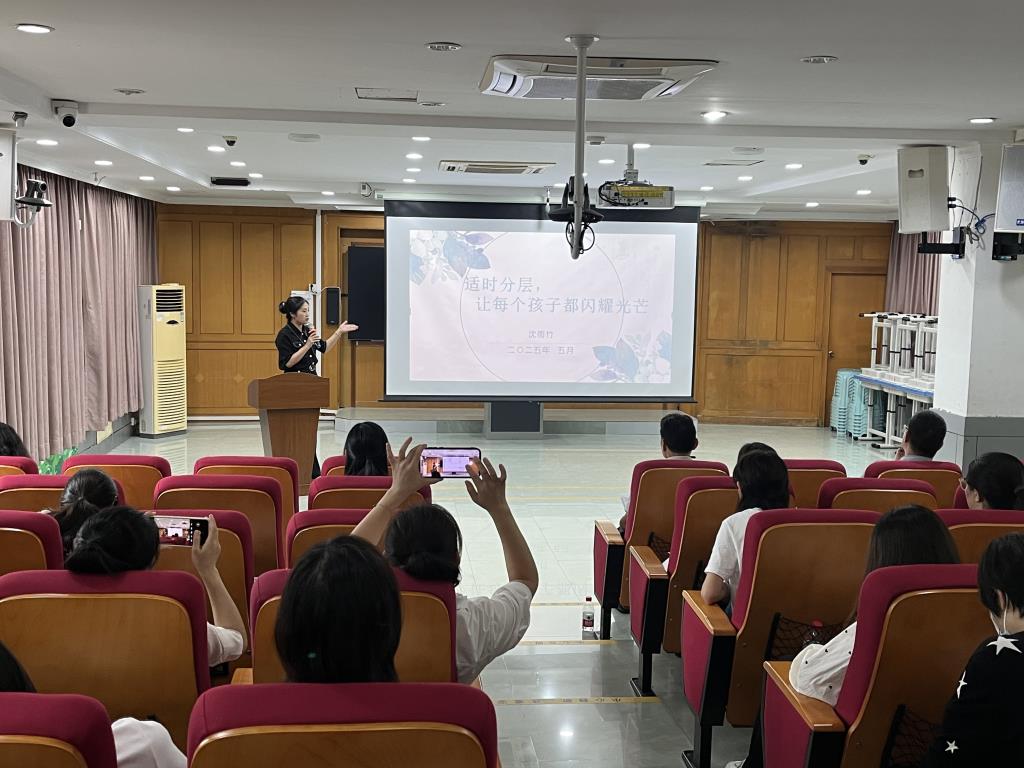 深圳市洪湖小学开展班主任经验分享会