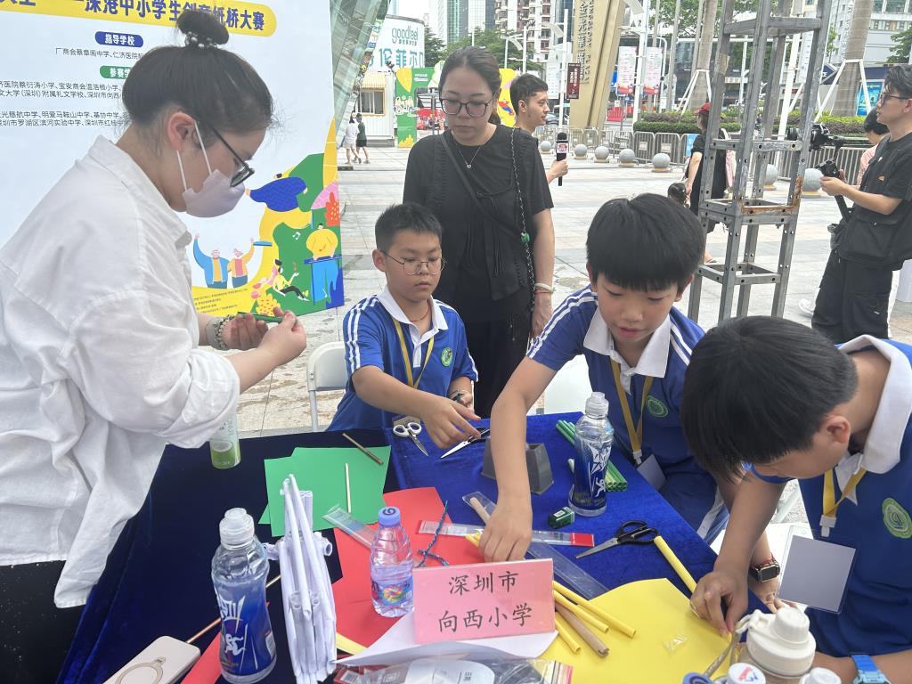 深圳市向西小学在深港中小学生创意纸桥大赛斩获佳绩