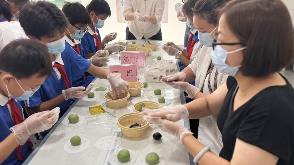 “团”聚端午，“艾”满校园 ——深圳市翠茵学校“小艾叶”劳动