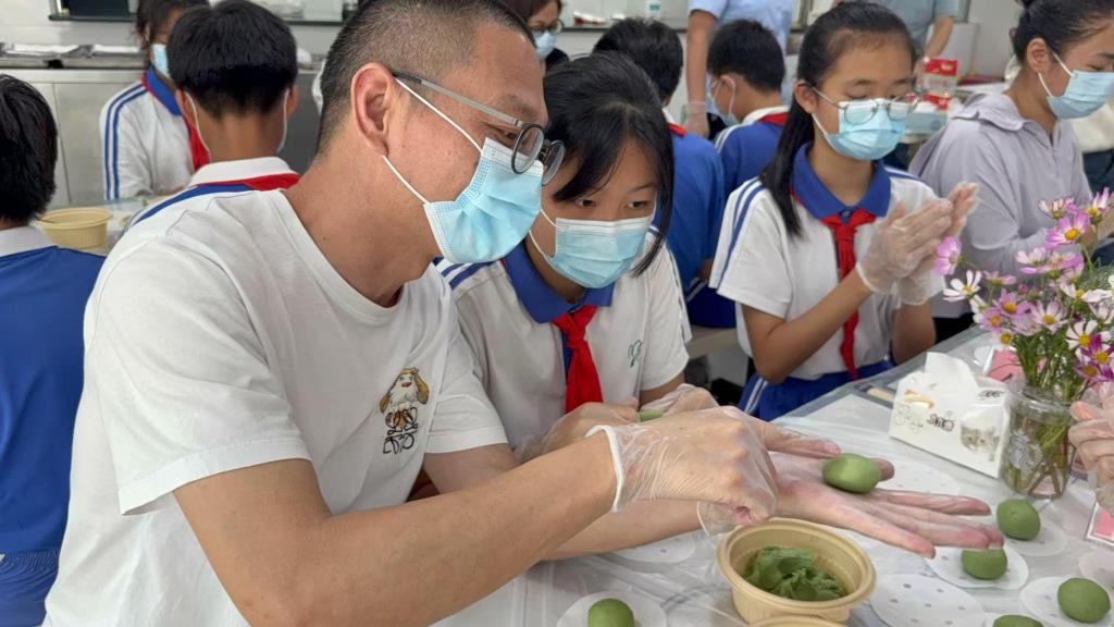 “团”聚端午，“艾”满校园 ——深圳市翠茵学校“小艾叶”劳动