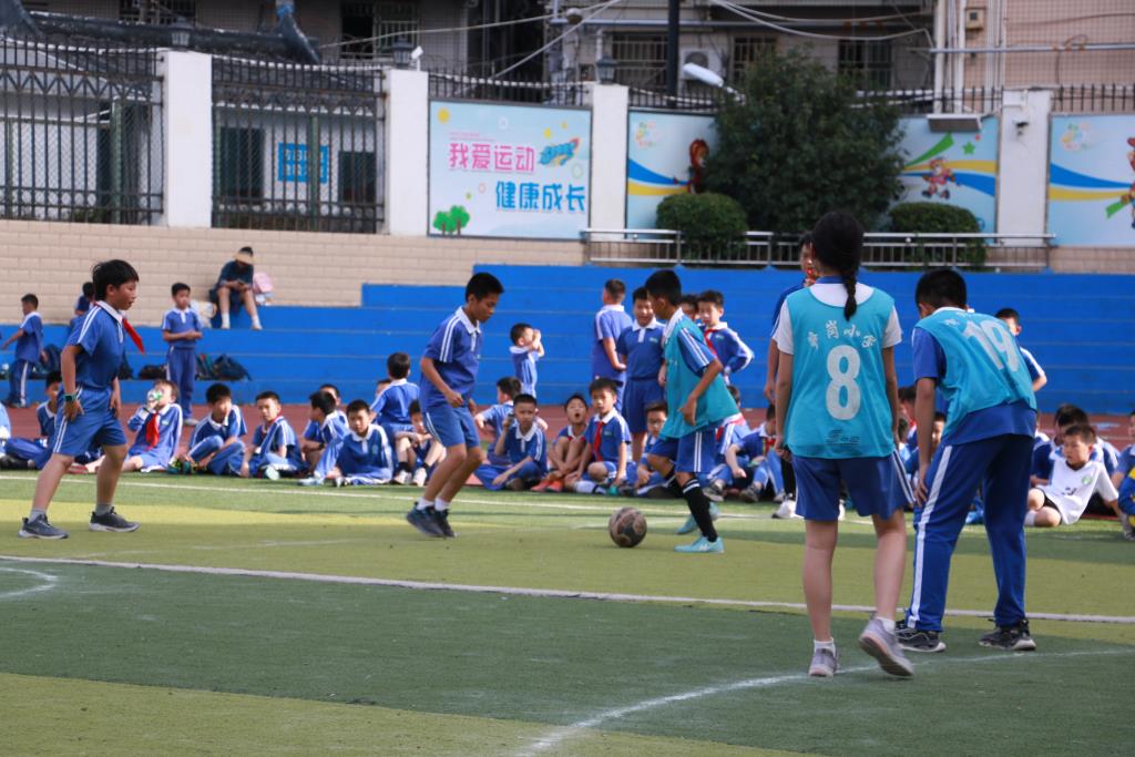 深圳市笋岗小学成功举办第二届“雄狮杯”校园足球联赛