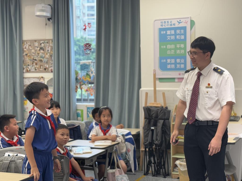 深圳车站走进桃园小学解锁铁路安全密码