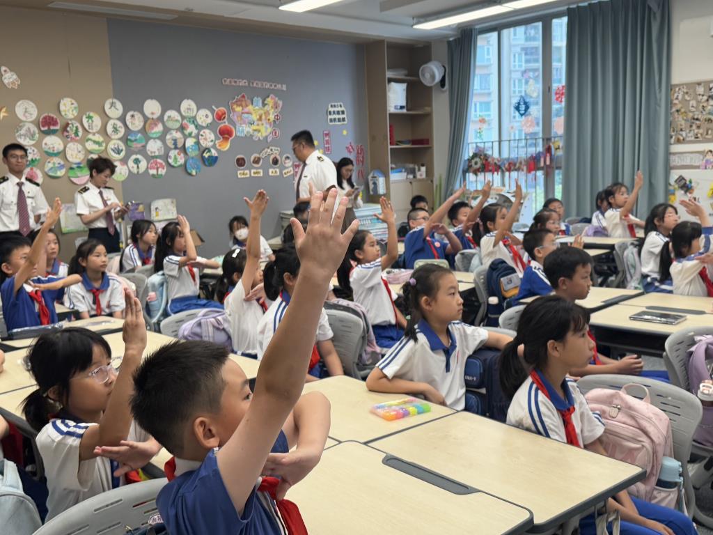深圳车站走进桃园小学解锁铁路安全密码