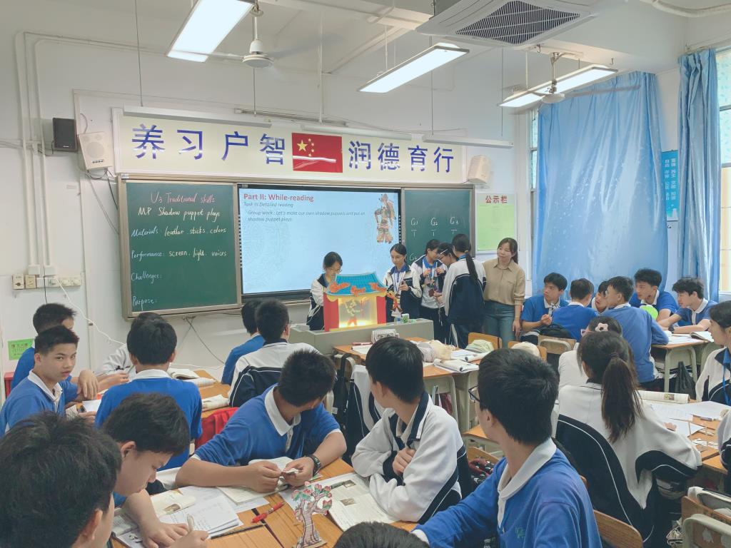 6.龙丽玲在上英语课