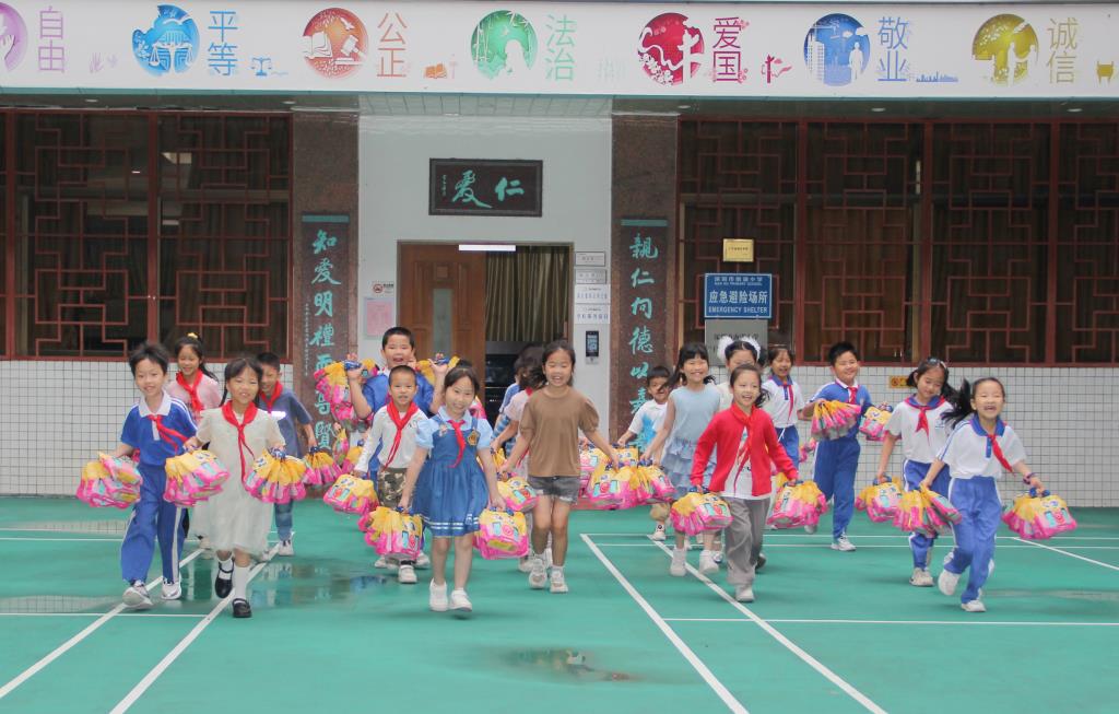 童心绘梦，美育润心 ——南湖小学“六一”艺术盛宴绽放光彩