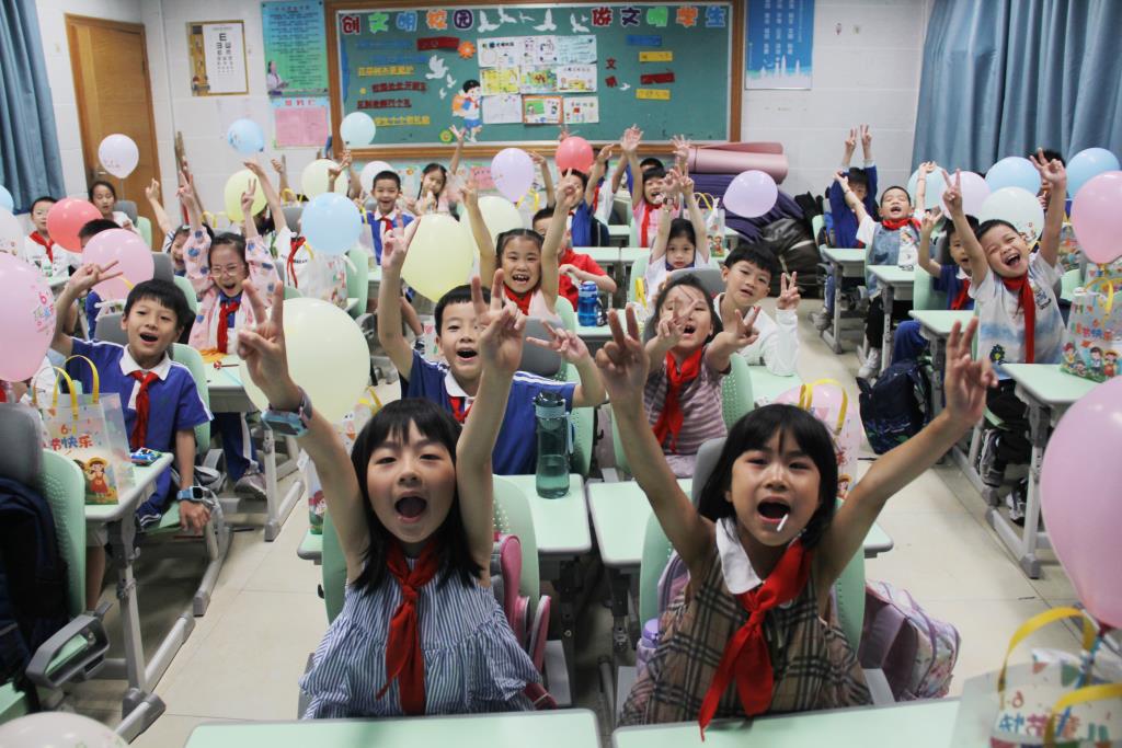 童心绘梦，美育润心 ——南湖小学“六一”艺术盛宴绽放光彩
