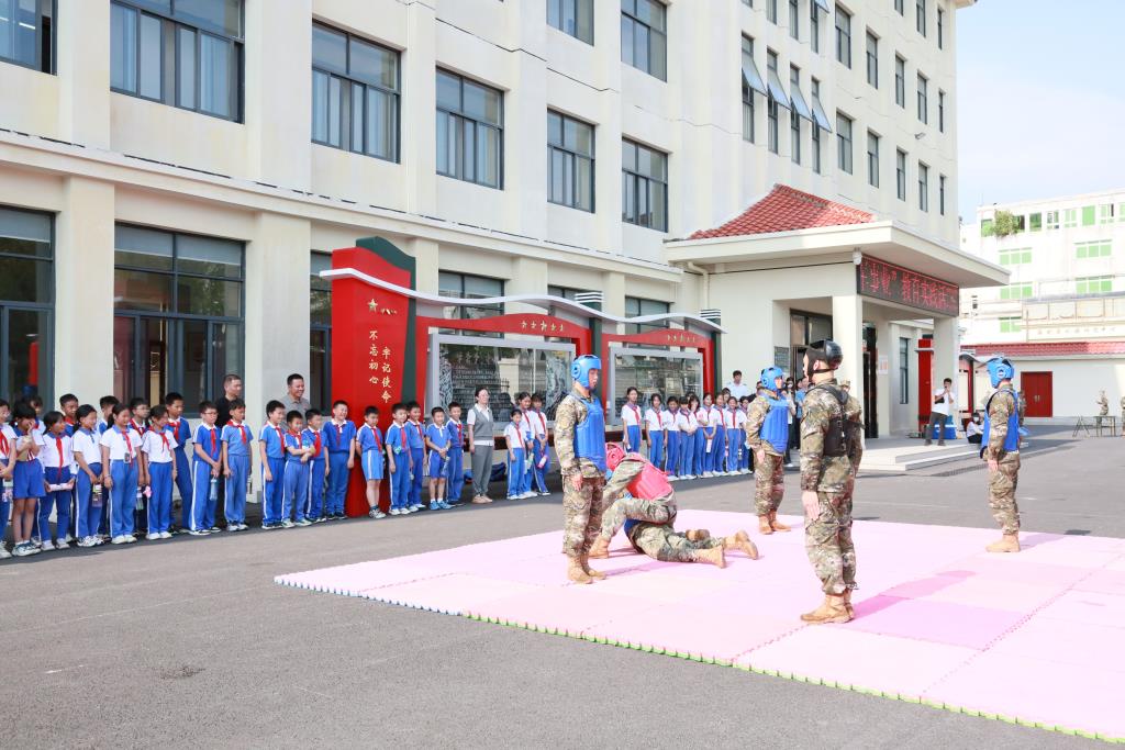 深圳市安芳小学党支部开展“行走的廉政课”暨庆祝五四青年节活动