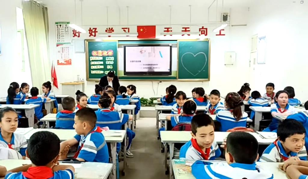 红岭小学·同心课程｜同心同上思政课，共筑共融爱党情