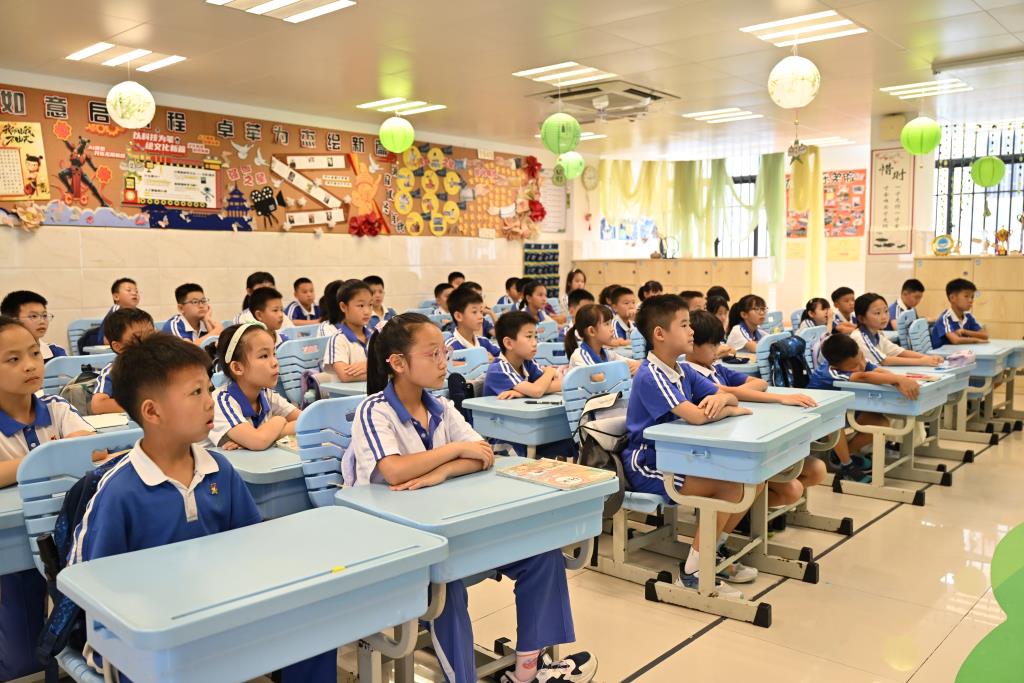 深圳市翠北实验小学第18周父亲节主题班会