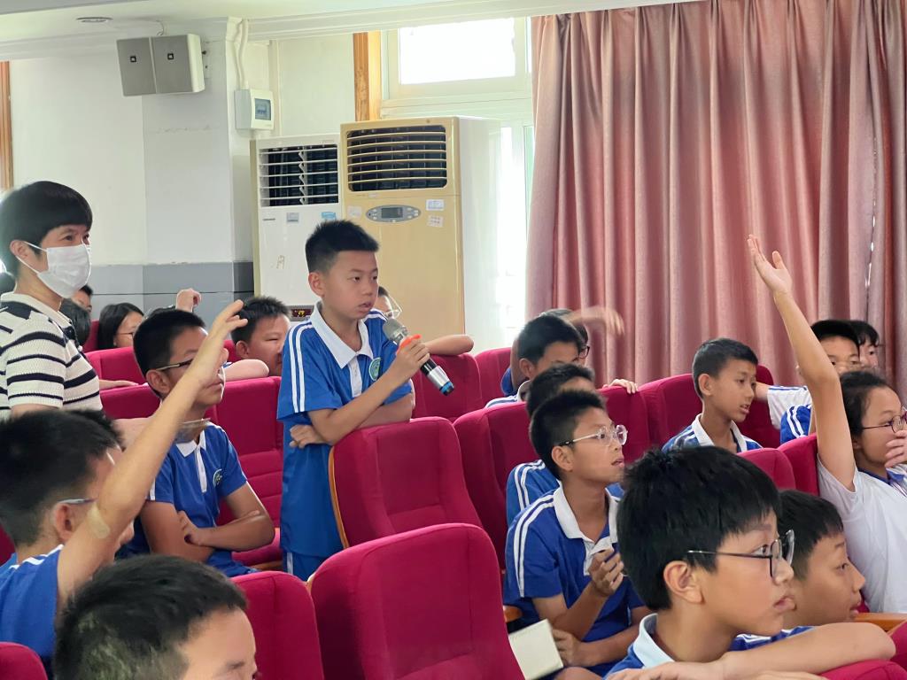 洪湖小学“每周半天阅读”活动精彩纷呈