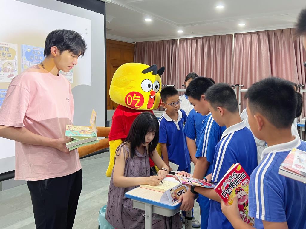 洪湖小学“每周半天阅读”活动精彩纷呈
