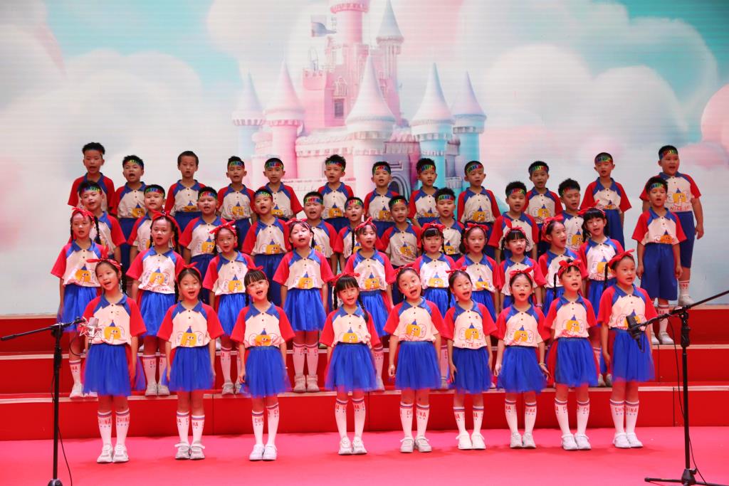 向西小学举行“班班有歌声·声声润童心”主题合唱活动