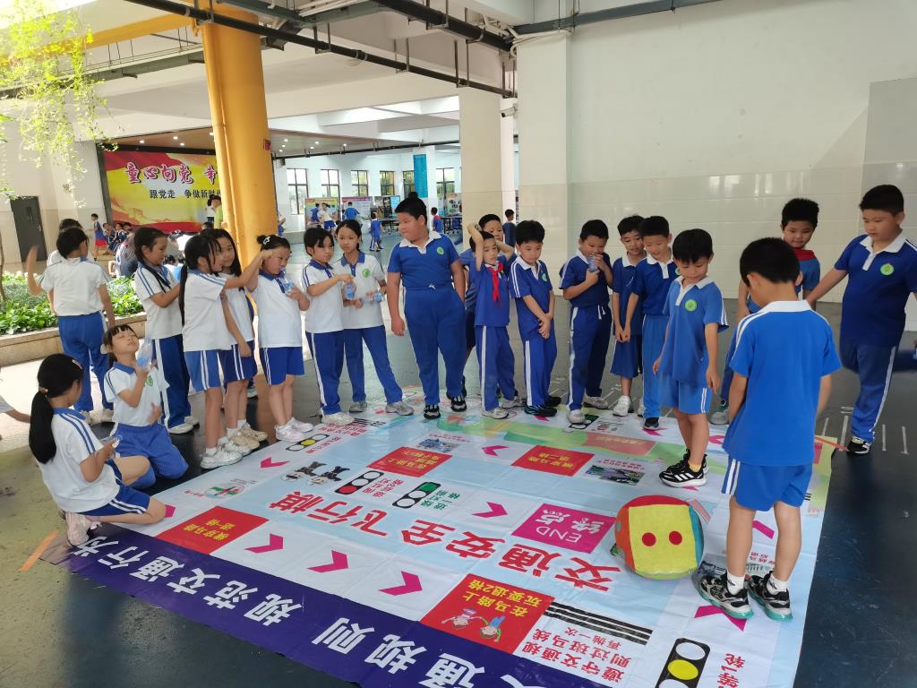 深圳市向西小学开展交通安全体验式教育活动