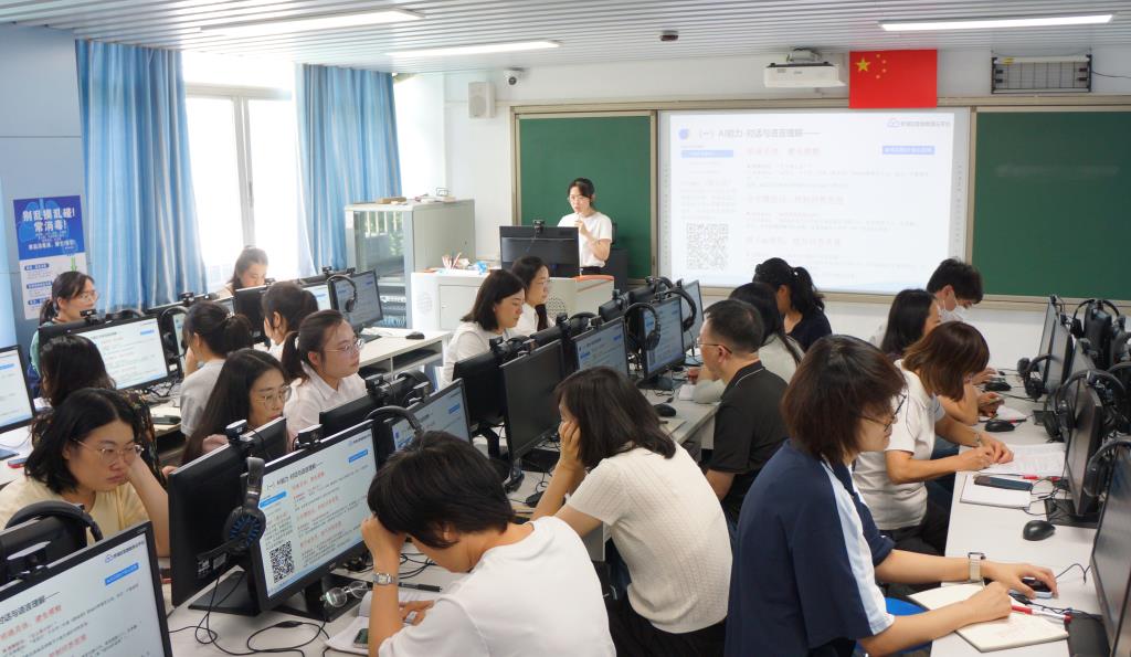 深圳市南湖小学开展“罗湖教育云平台AI智能体”专项培训