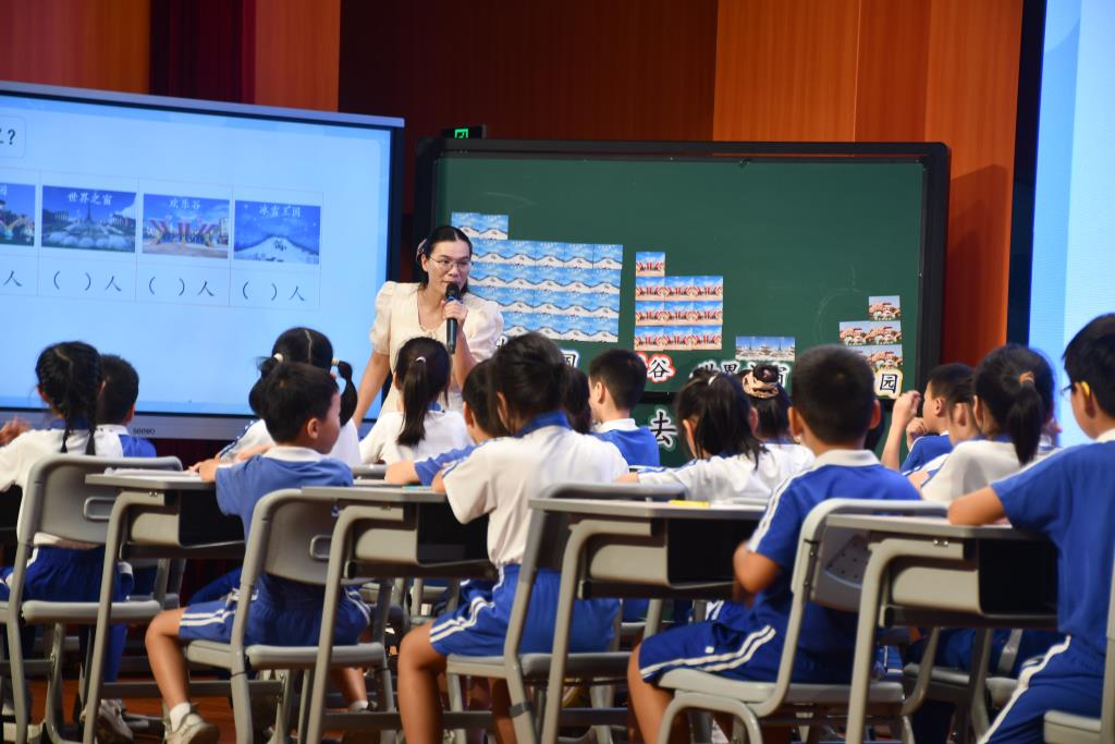 罗湖区小学数学"评教学苑"第八期研讨活动在桂园小学成功举办