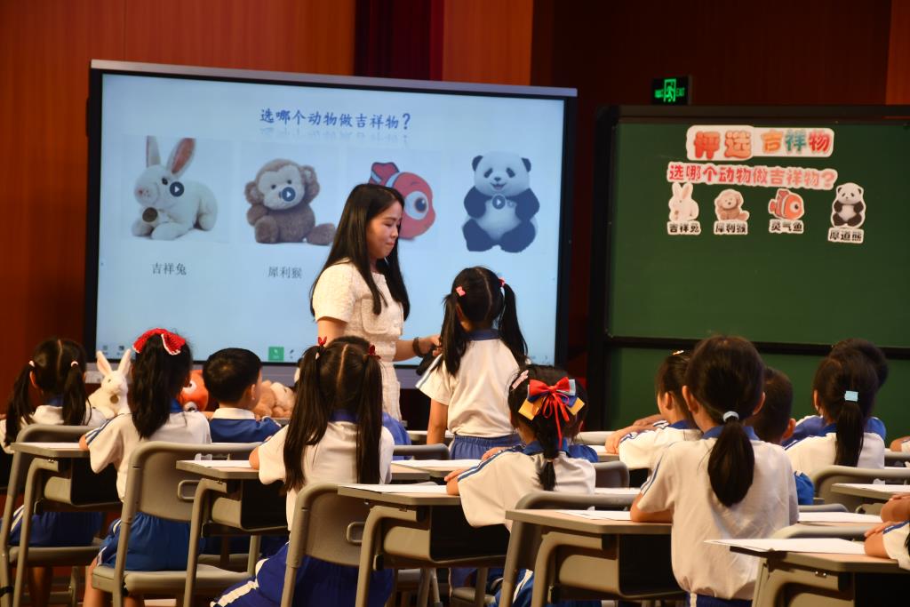 罗湖区小学数学"评教学苑"第八期研讨活动在桂园小学成功举办