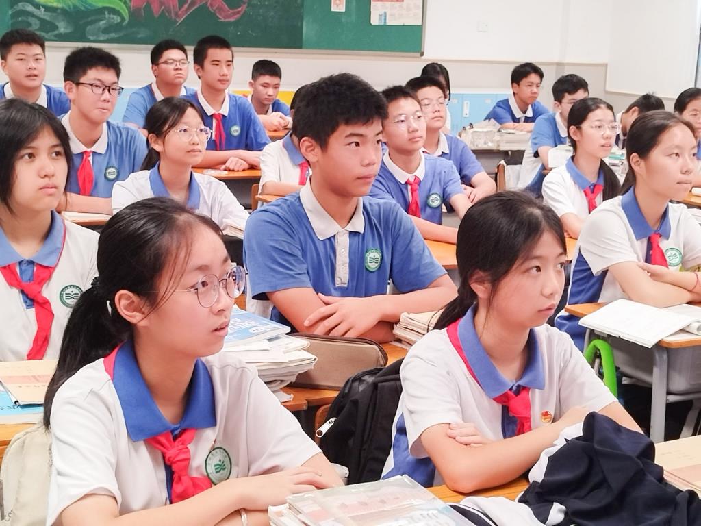 翠园文锦中学举行2025年少先队退队仪式