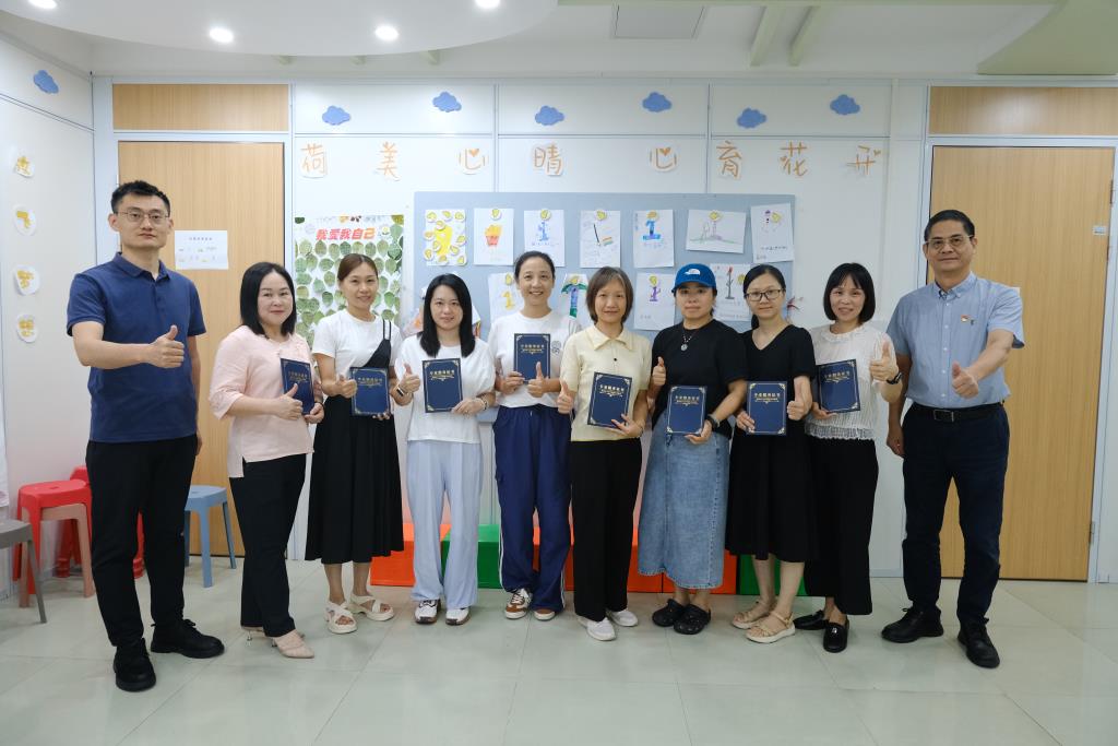 “校园心灵驿站”授牌暨心理辅导员志愿者颁证仪式圆满举行