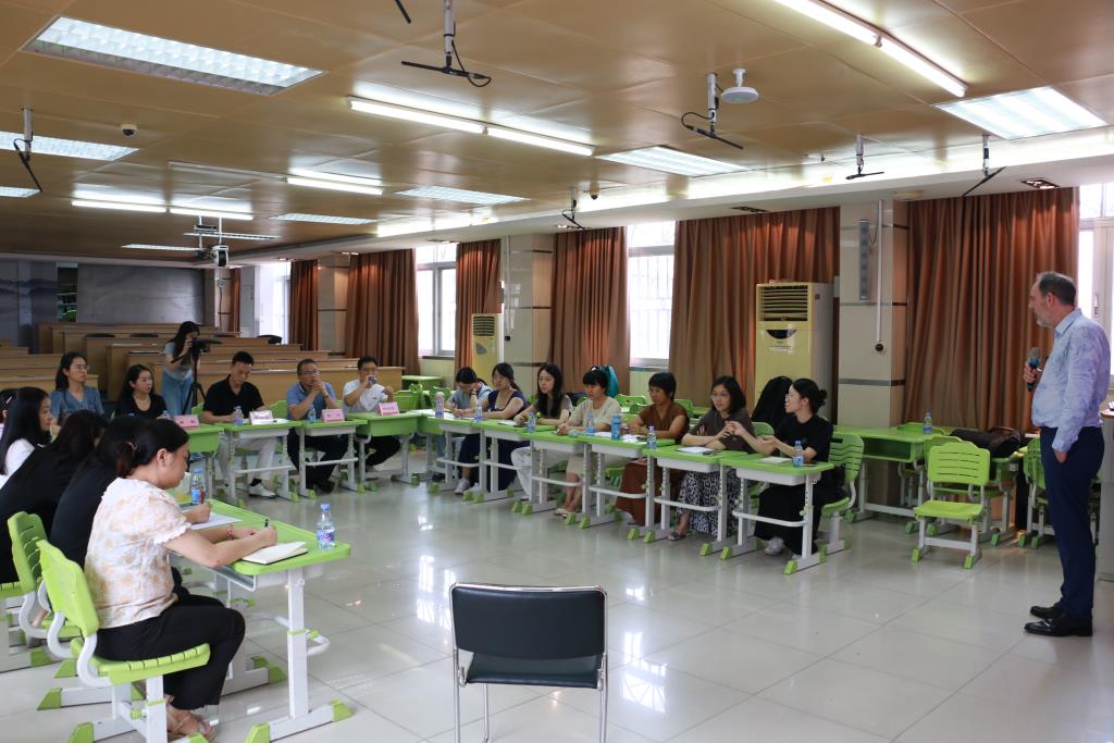 ADHD育儿专家David Daley受邀来深圳市笋岗小学