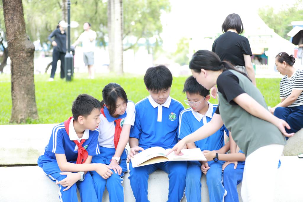 洪湖小学“创意表达公园之美”课程落地