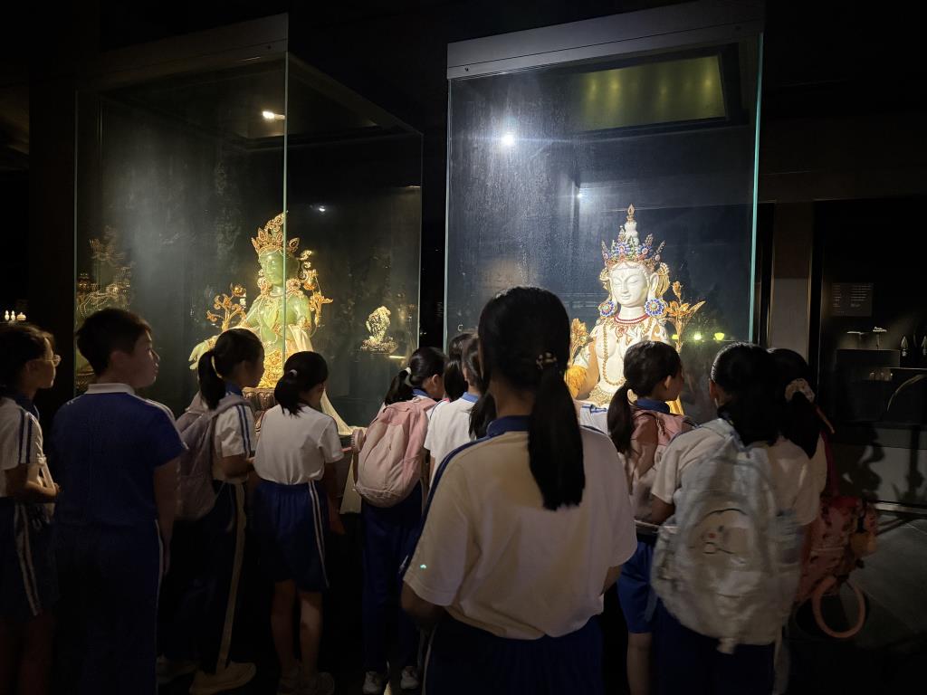 “水叮咚”探秘珠宝王国，实践美育行走课堂