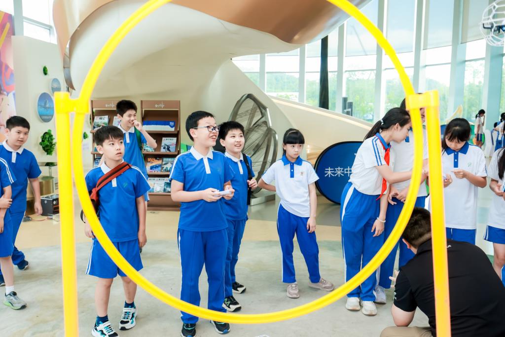 红岭小学·创心课程｜“每周半天计划”之探秘无人机基地