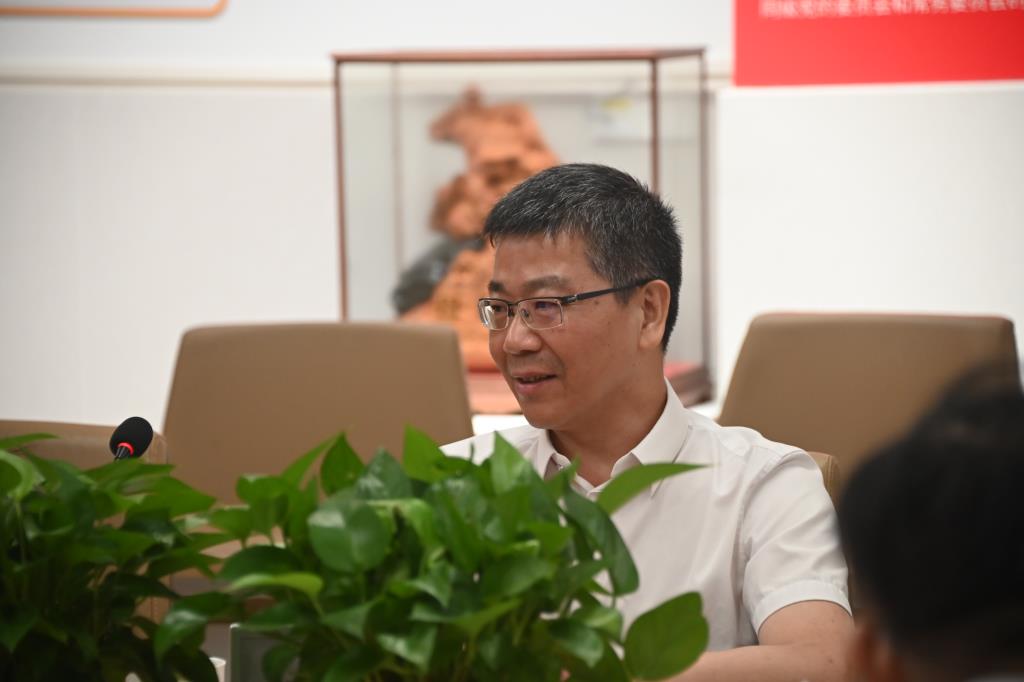 区教育局领导率队视察桂园中学中考考点组织及校园工程进展