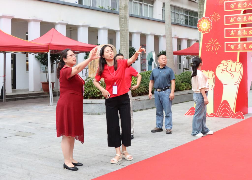 雨中的温暖BUFF！2025年深圳中考首日，翠园文锦中学硬核