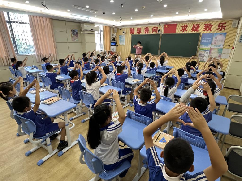 深圳市向西小学举办“好字好人生”书法培训