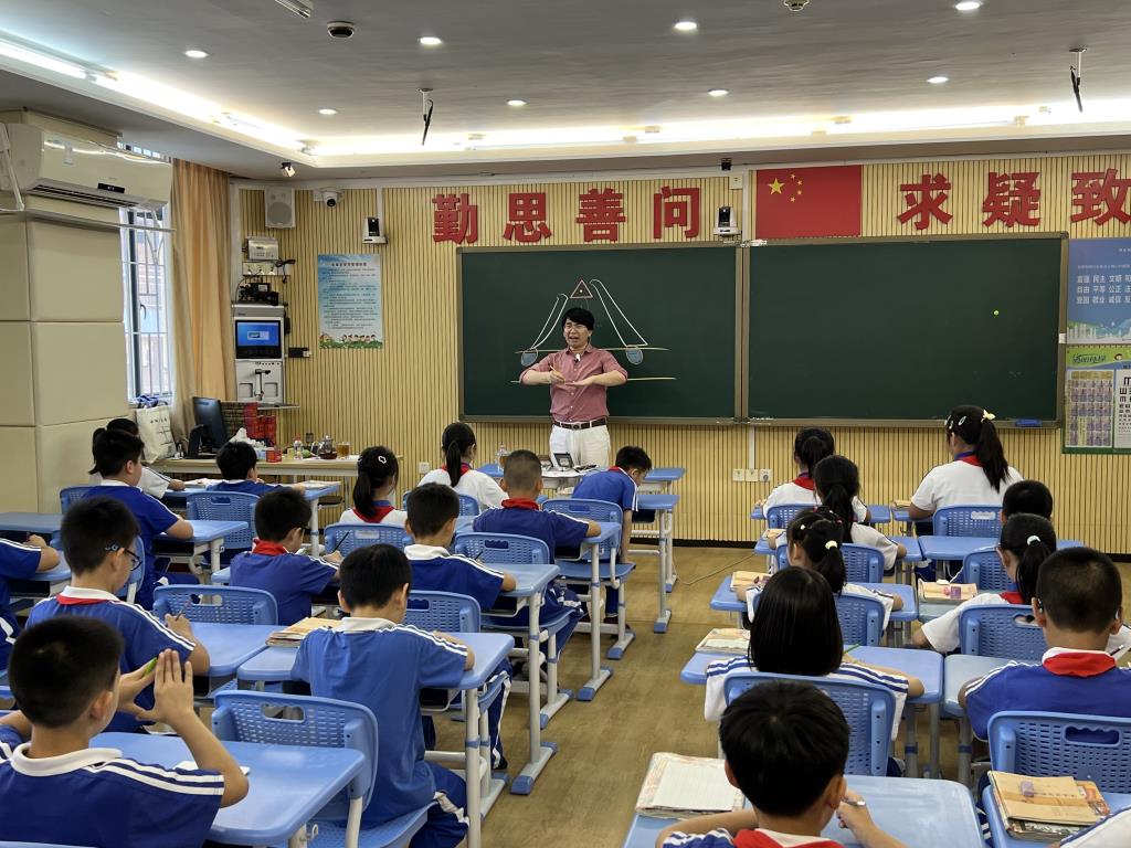 深圳市向西小学举办“好字好人生”书法培训