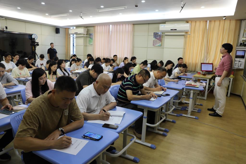 深圳市向西小学举办“好字好人生”书法培训