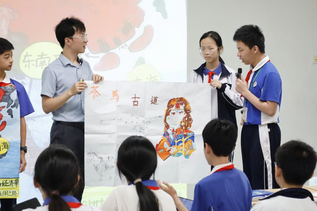 松泉青年教师在罗湖区初中历史“数智课堂”展示活动中表现不俗